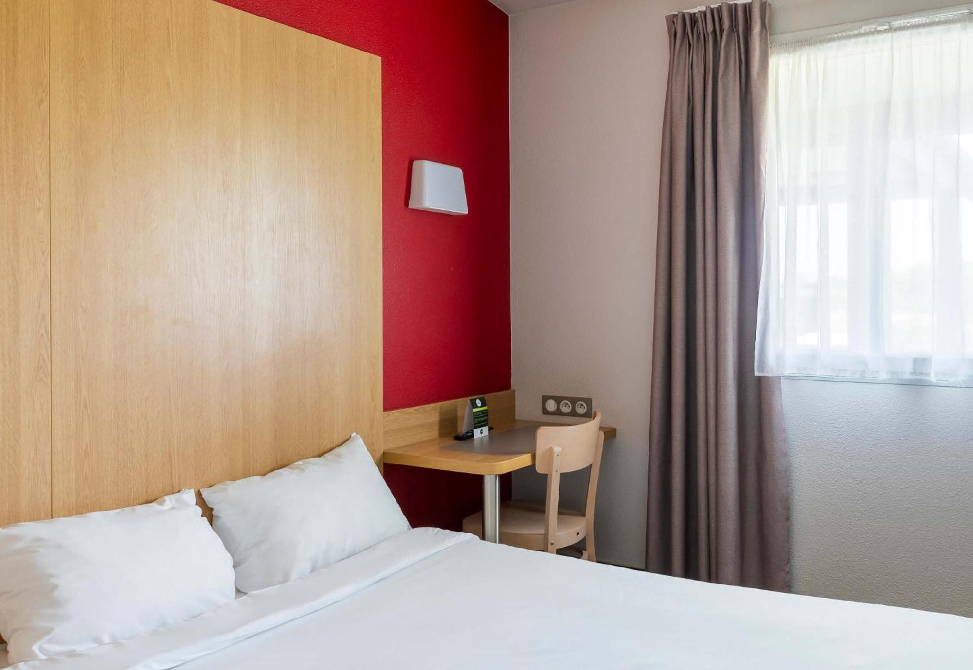 B&B Hotel Troyes Barberey Bagian luar foto