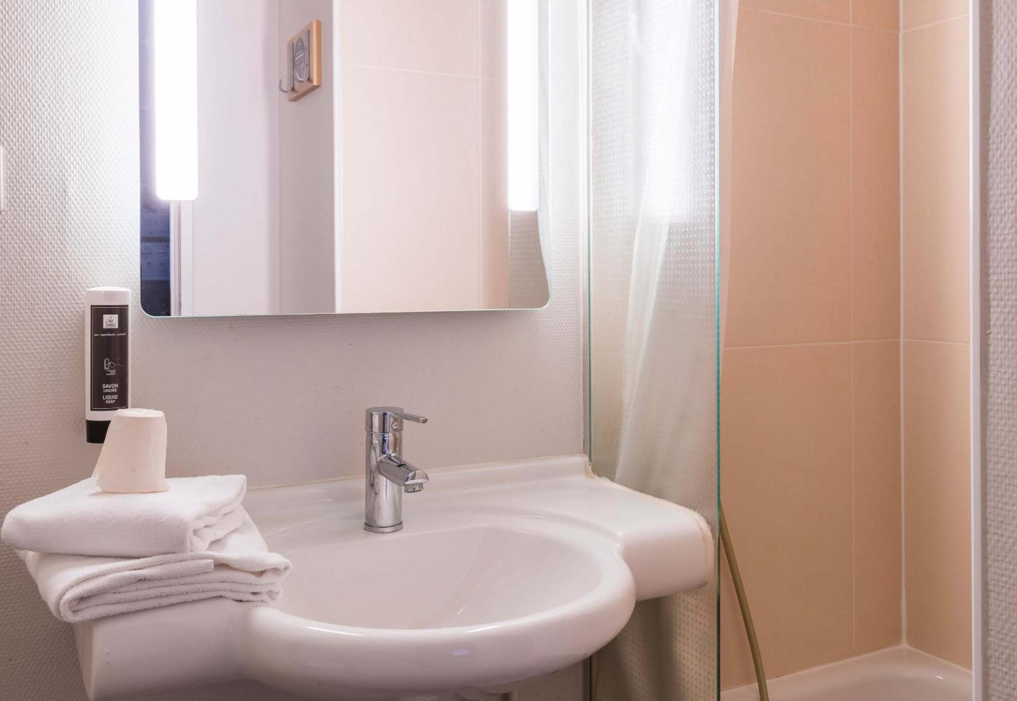 B&B Hotel Troyes Barberey Bagian luar foto
