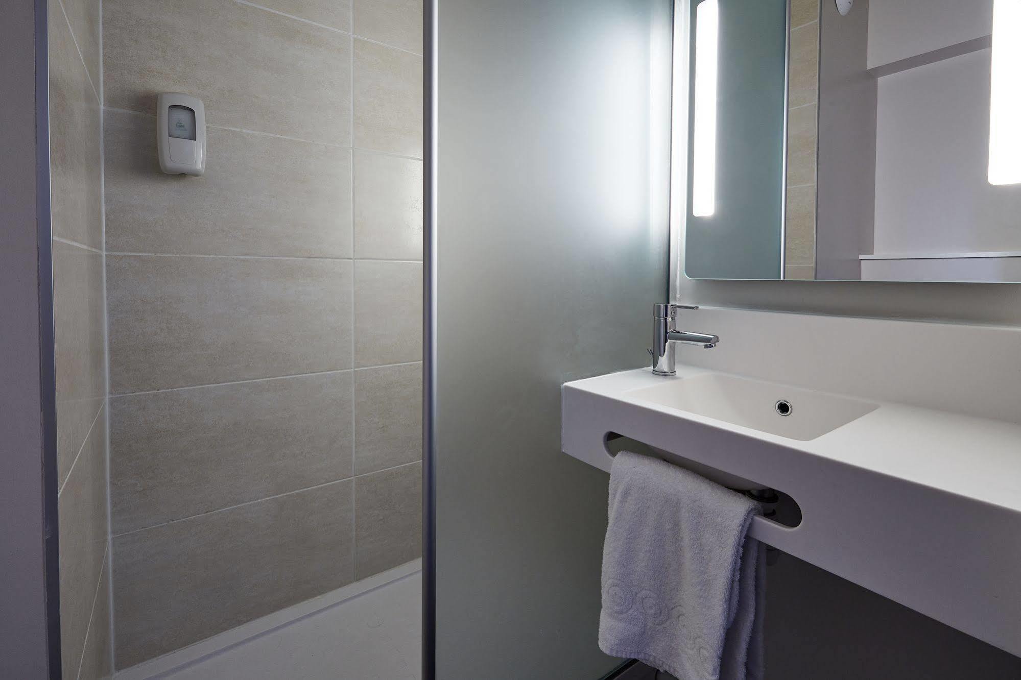 B&B Hotel Troyes Barberey Bagian luar foto
