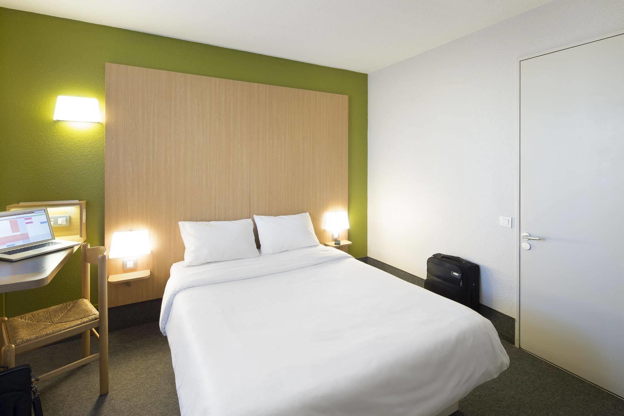 B&B Hotel Troyes Barberey Bagian luar foto