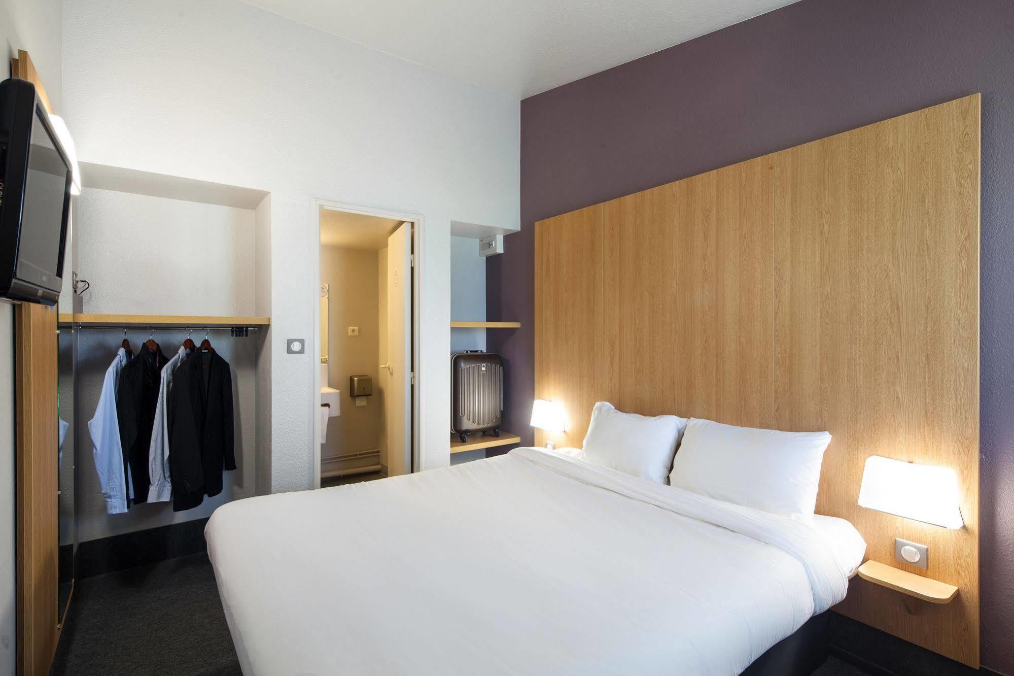 B&B Hotel Troyes Barberey Bagian luar foto